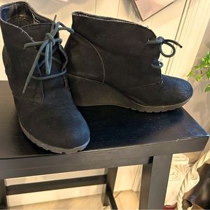 Merona ladies wedge shoe - boot sz 7